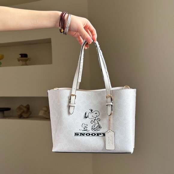 Coach x Peanuts Molly Tote 25 Snoopy White Signature Canvas Bag 2025 Crossbody - Picture 1 of 9